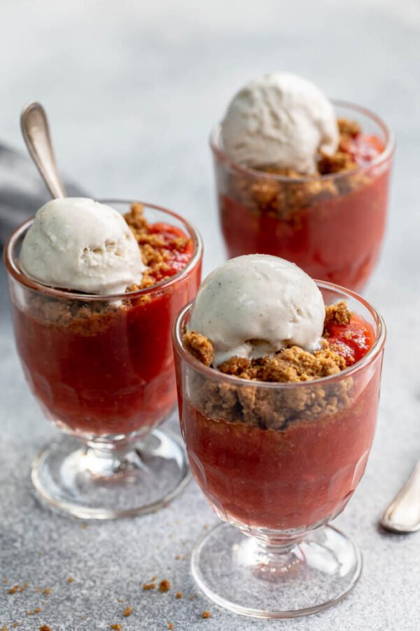 Mini Crumble fraise-rhubarbe, crème vanille