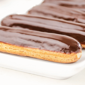 Mini Eclairs au chocolat.
